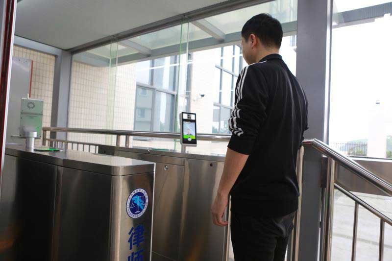 廣州南沙法院出入口開(kāi)啟“刷臉時(shí)代”