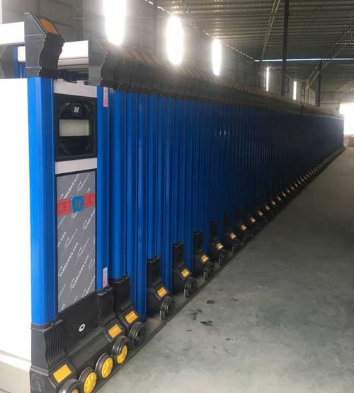 英龍240米大中華伸縮門駐守中航飛機(jī)