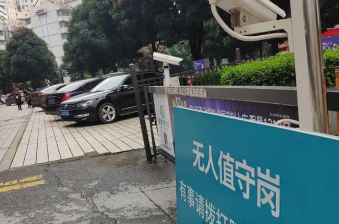 行人可通過店鋪過道出入小區(qū)