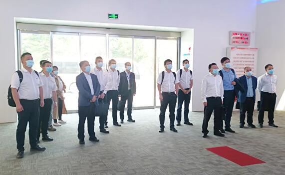 大華股份一行參觀萬華化學展廳