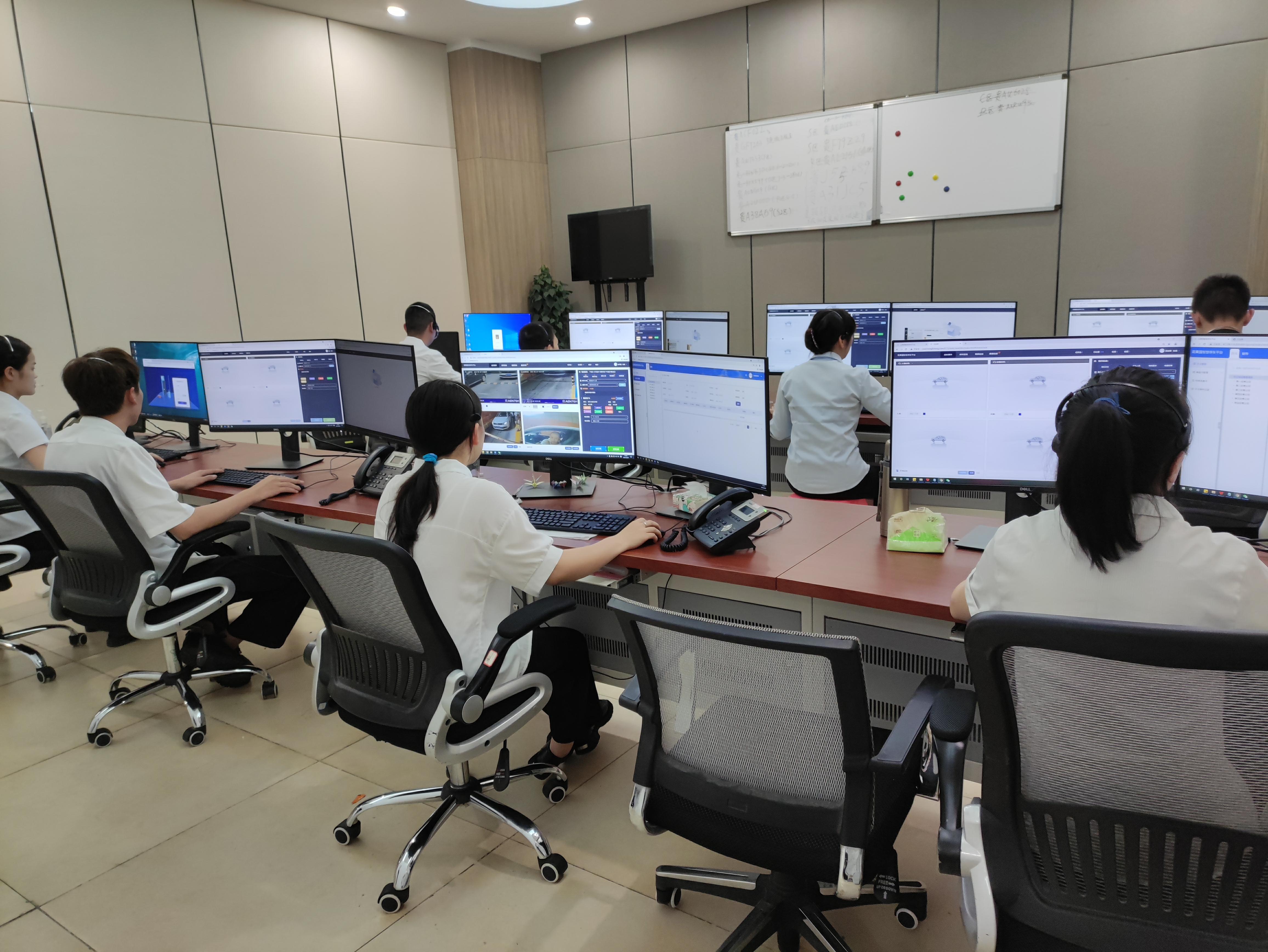 坐席人員通過環(huán)境監(jiān)控與車主溝通了解情況后實現(xiàn)遠程開閘