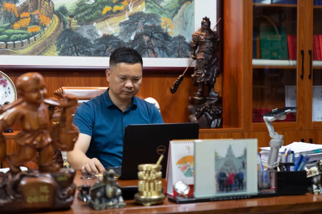 金建業(yè)邱總