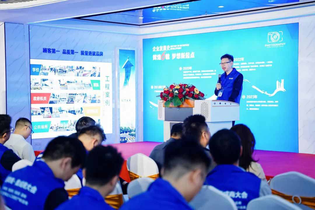 佛山市自動門行業(yè)協(xié)會榮譽會長、秘書長羅明輝主題演講