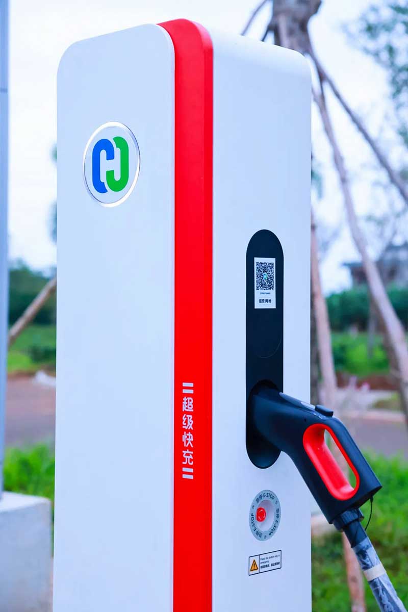 澄邁紅坎嶺停車區(qū)華為全液冷超充