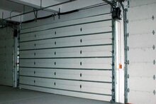 工業(yè)滑升門的電機(jī)特點(diǎn)