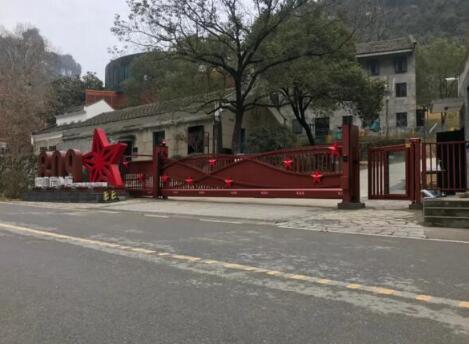 金鴻星“智能懸臂門”高端定制亮相宜昌809微度假小鎮(zhèn)