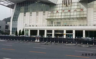 大連市游泳館伸縮門工程案例 - 中出網-智能出入口與停車充電門戶