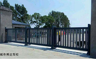 雙城市博達駕校平移門工程案例 - 中出網-智能出入口與停車充電門戶