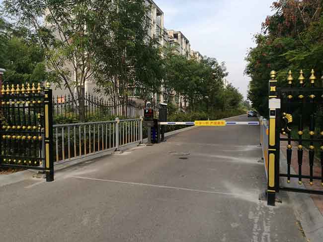 淄博遠(yuǎn)景別墅車(chē)牌識(shí)別系統(tǒng)案例 - 中出網(wǎng)-智能出入口與停車(chē)充電門(mén)戶(hù)