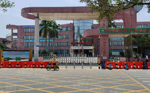 小塘中心小學 - 中出網-智能出入口與停車充電門戶