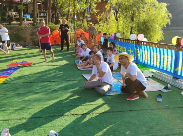 親友團(tuán)加油