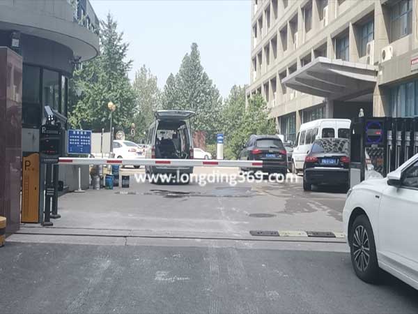 北京豐臺(tái)區(qū)金自天智能控制科技園停車場系統(tǒng)案例 - 中出網(wǎng)-智能出入口與停車充電門戶