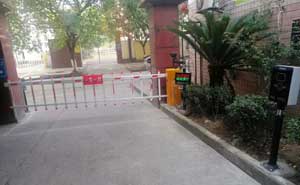 四川隆昌市東方花園車牌識(shí)別案例 - 中出網(wǎng)-智能出入口與停車充電門戶