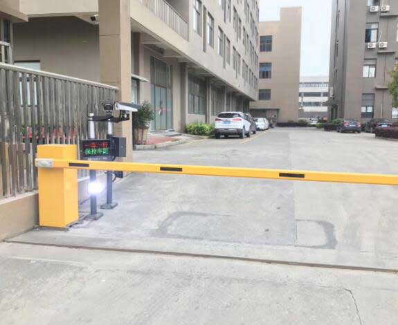 溫州海米特集團(tuán)經(jīng)濟(jì)款車牌識別案例 - 中出網(wǎng)-智能出入口與停車充電門戶