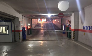 大連安盛購(gòu)物廣場(chǎng)車(chē)牌識(shí)別系統(tǒng)案例 - 中出網(wǎng)-智能出入口與停車(chē)充電門(mén)戶(hù)