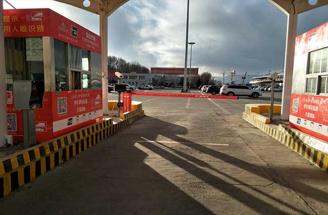 拉薩貢嘎國際機場車牌識別系統(tǒng)案例 - 中出網-智能出入口與停車充電門戶