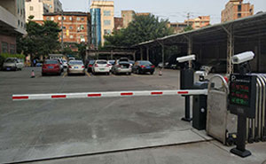 福建晉江陽光廣場(chǎng)車牌識(shí)別系統(tǒng)案例 - 中出網(wǎng)-智能出入口與停車充電門戶