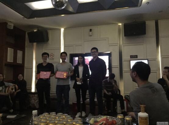 優(yōu)秀員工頒獎并致辭