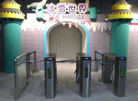西安秦皇冰雪大世界通道閘案例 - 中出網(wǎng)-智能出入口與停車充電門戶