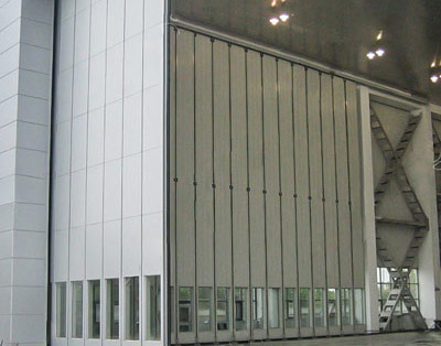 側(cè)轉(zhuǎn)式機(jī)庫(kù)大門(mén)