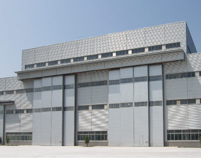 推拉式機(jī)庫(kù)大門(mén)