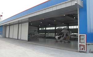 華西直升機(jī)庫(kù)大門(mén)車(chē)庫(kù)門(mén)案例