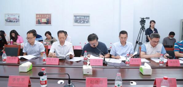 研討在各位領導、行業(yè)專家的推動下順利進行