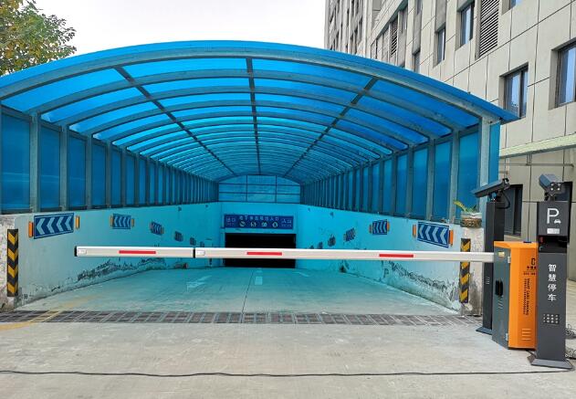 車牌識(shí)別-河南科達(dá)節(jié)能環(huán)保有限公司 - 中出網(wǎng)-智能出入口與停車充電門戶