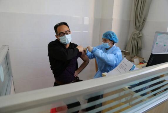 江蘇國強(qiáng)組織首批員工接種新冠疫苗