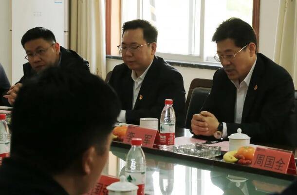 圖片中天鋼鐵集團(tuán)執(zhí)行董事、副總裁、黨委副書記、工會主席李軍致辭