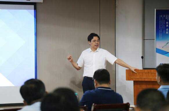 董事長(zhǎng)袁國(guó)強(qiáng)