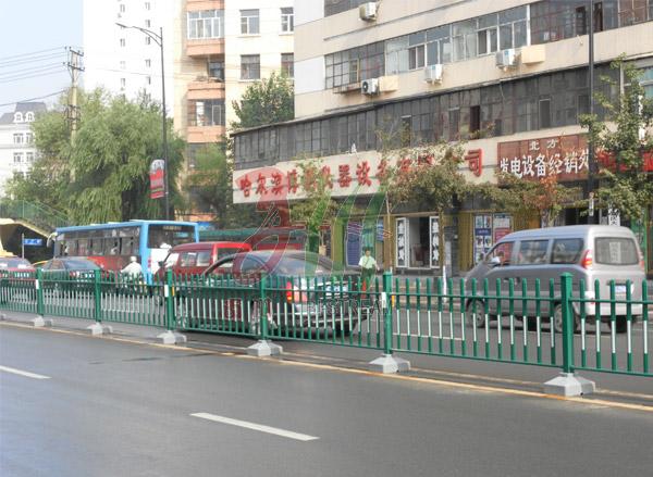 哈爾濱綠色防跨型道路護欄工程 - 中出網(wǎng)-智能出入口與停車充電門戶