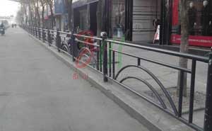 連云港東?？h道路邊緣護(hù)欄工程 - 中出網(wǎng)-智能出入口與停車充電門戶