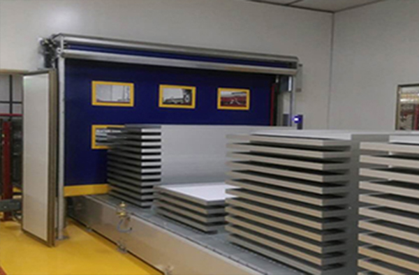 晶澳太陽能多視窗軟簾快速防撞門 - 中出網(wǎng)-智能出入口與停車充電門戶