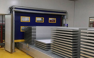 晶澳太陽能多視窗軟簾快速防撞門 - 中出網(wǎng)-智能出入口與停車充電門戶