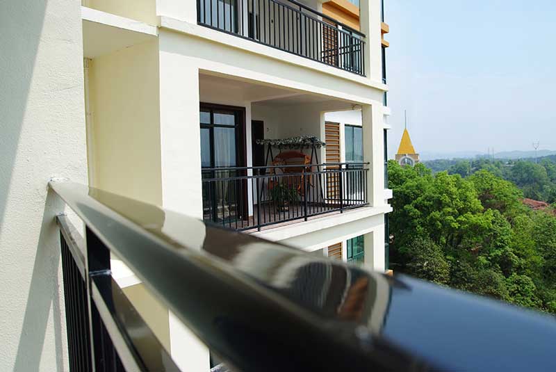 經(jīng)典護(hù)欄