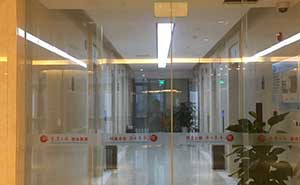 重慶日報(bào)自動(dòng)門案例 - 中出網(wǎng)-智能出入口與停車充電門戶