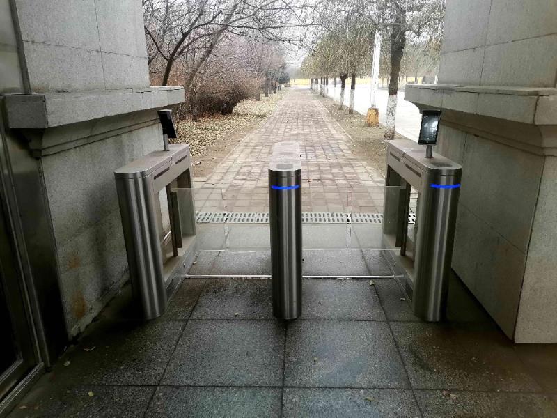 某單位人臉識(shí)別通道 - 中出網(wǎng)-智能出入口與停車(chē)充電門(mén)戶(hù)