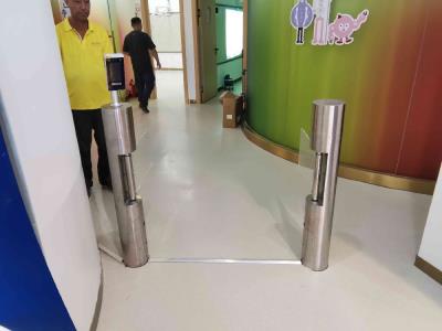 某游樂場人臉識別擺閘 - 中出網(wǎng)-智能出入口與停車充電門戶