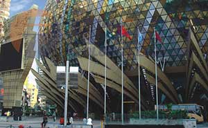 澳門新葡京大酒店旗桿案例 - 中出網(wǎng)-智能出入口與停車充電門戶