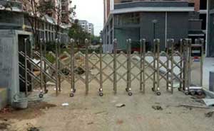 修水縣太陽(yáng)升鎮(zhèn)第三安置小區(qū)伸縮門(mén)案例