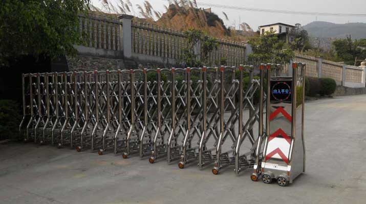 廣西百色雷遁二號伸縮門案例 - 中出網(wǎng)-智能出入口與停車充電門戶