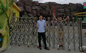 湖北游樂園電動(dòng)伸縮門案例