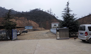 洛寧縣俊德虹宇礦業(yè)伸縮門安裝 - 中出網(wǎng)-智能出入口與停車充電門戶