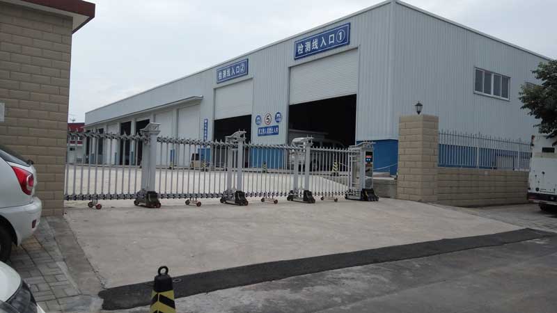 汽車檢測(cè)站伸縮門案例 - 中出網(wǎng)-智能出入口與停車充電門戶