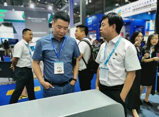 客戶(hù)對(duì)于互鎖門(mén)先進(jìn)的安全防范作用表現(xiàn)出濃厚興趣