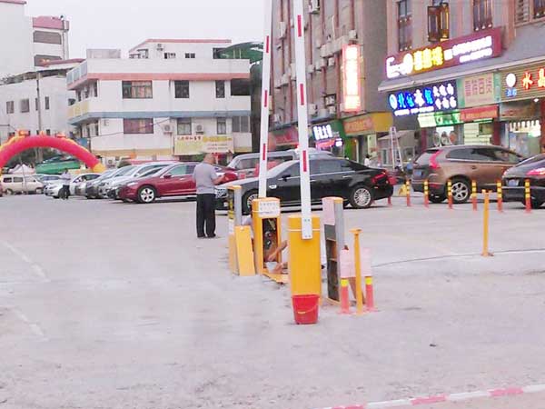 平洲玉器街簡(jiǎn)易停車(chē)場(chǎng)系統(tǒng) - 中出網(wǎng)-智能出入口與停車(chē)充電門(mén)戶