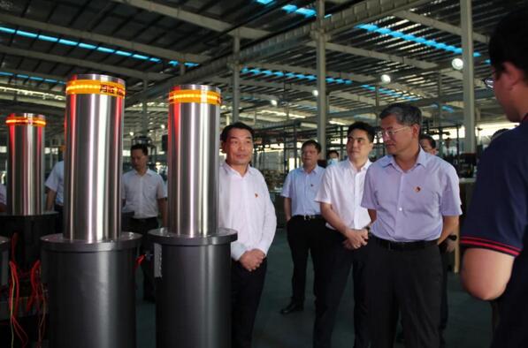 省紀委書記馬森述了解百勝升降地柱產(chǎn)品優(yōu)勢及應用場景