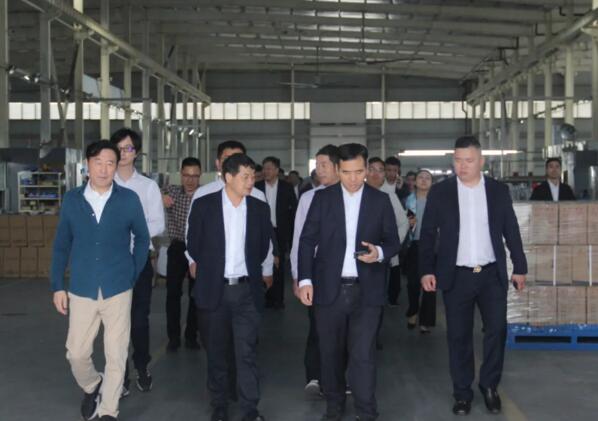 江西省委、省青年企業(yè)家協(xié)會嘉賓一行實地考察百勝小藍制造基地生產(chǎn)車間