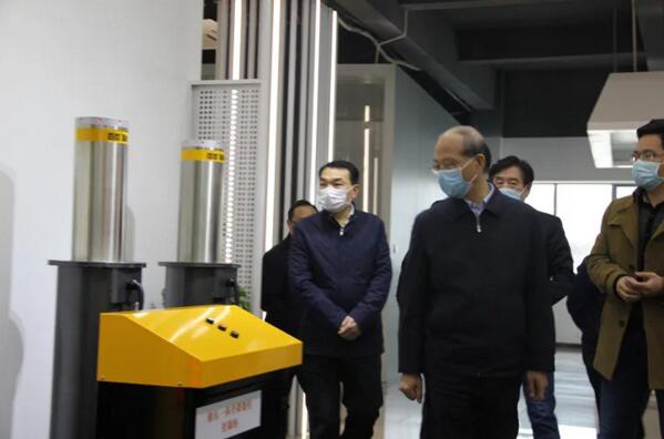 省委常委、副省長吳曉軍點(diǎn)贊百勝自動(dòng)升降地柱，廣闊市場，大有可為！